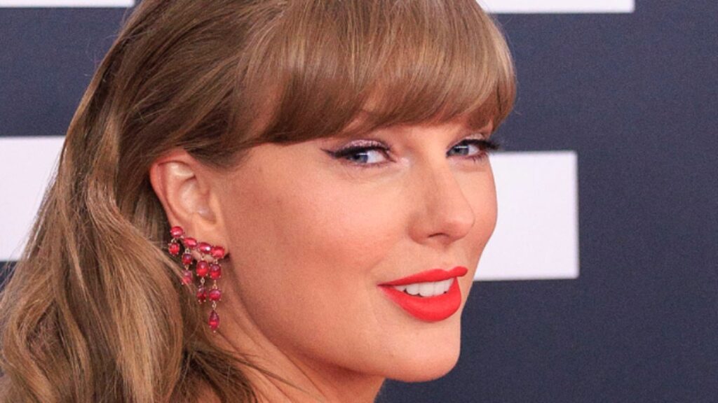 Taylor Swift smiling
