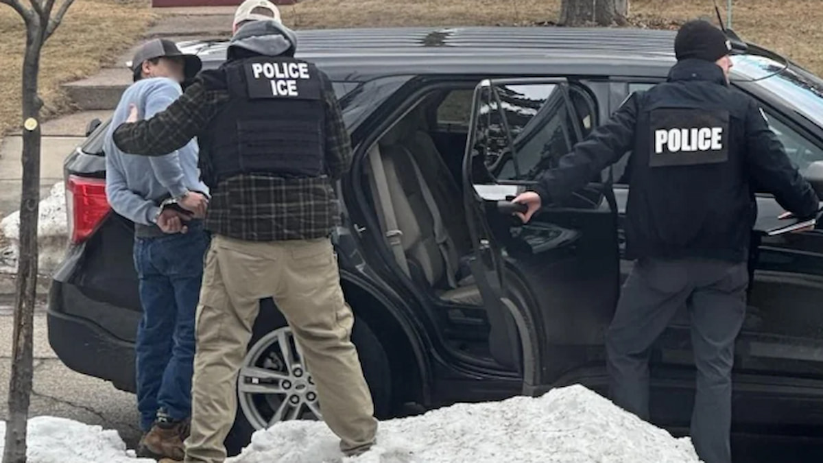 Aggressive ICE Agents Take Minnesota By Storm and Even the Roofers Aren’t Safe ‘Someone has an unfinished roof’