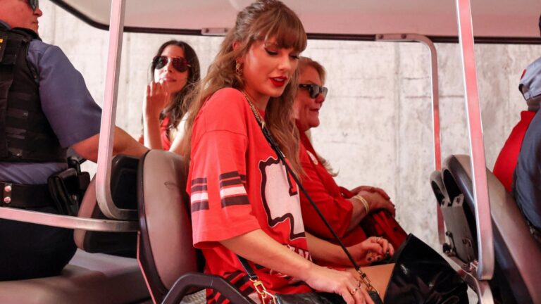 Taylor Swift Drops Jaws With Bodyguard Bathroom Video As Fans Share Heartbreak For Singer: ‘I Can’t Believe What I Just Saw’ Taylor Swift at an NFL game
