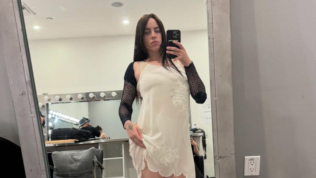 Busty Billie Eilish Sucking in Bed Sparks ‘Obese’ Comments: ‘Gross Looking’ Billie Eilish
