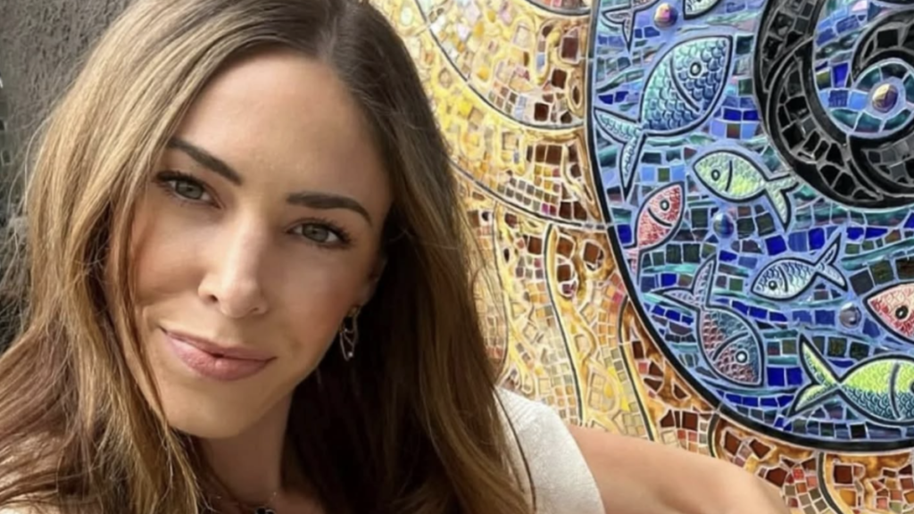 ICE Chains Up Canadian Woman at San Diego Border: ‘I Have Never in My Life Seen Anything So Inhumane’ ICE Chains Canadian Woman at San Diego Border