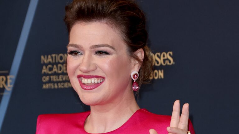 Kelly Clarkson at the 51st Daytime Emmy Awards