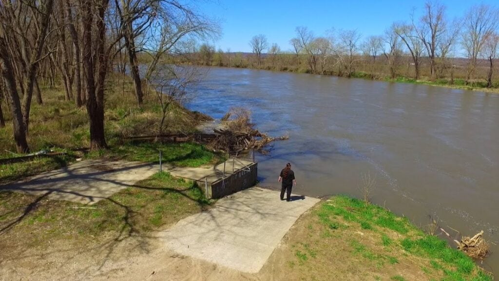 Powerplant Fills Martinsville River With 'Neurotoxins, Carcinogens, and Poisons' and Contaminates People's Drinking Water