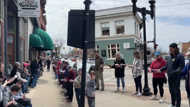 Community Comes Together in Chelsea to Move 9,000 Books, One at a Time: ‘This Gives Me the Feel Goods’ Community Comes Together in Chelsea to Move 9,000 Books, One at a Time: ‘This Gives Me the Feel Goods'