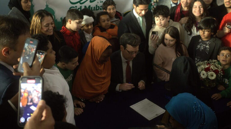 Washington Makes History: First State to Recognize Muslim Holidays: ‘It’s About Fostering Respect’ Washington Makes History: First State to Recognize Muslim Holidays: ‘It’s About Fostering Respect'