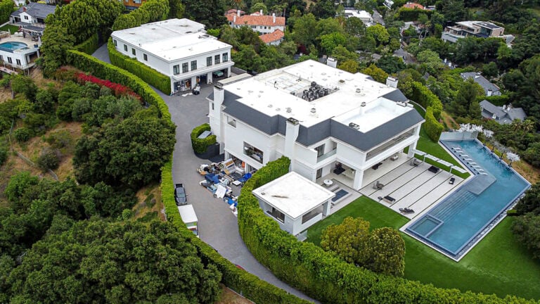 Ben Affleck & Jennifer Lopez at Impasse Over $68 Million Beverly Hills Mansion Months After Divorce Settlement: ‘Because She Wants to Torture Him’ Jennifer Lopez & Ben Affleck's new $60 Million Beverly Hill mansion