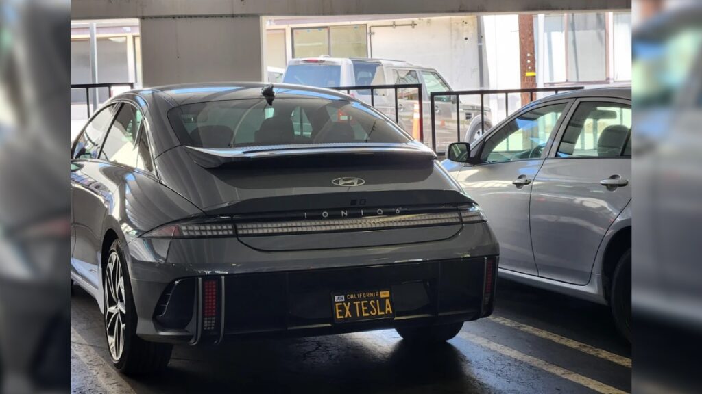 Los Angeles Drivers Are Changing Their License Plates To Show They Are Proud ‘Ex-Tesla’ Owners Los Angeles Ex-Tesla Plate