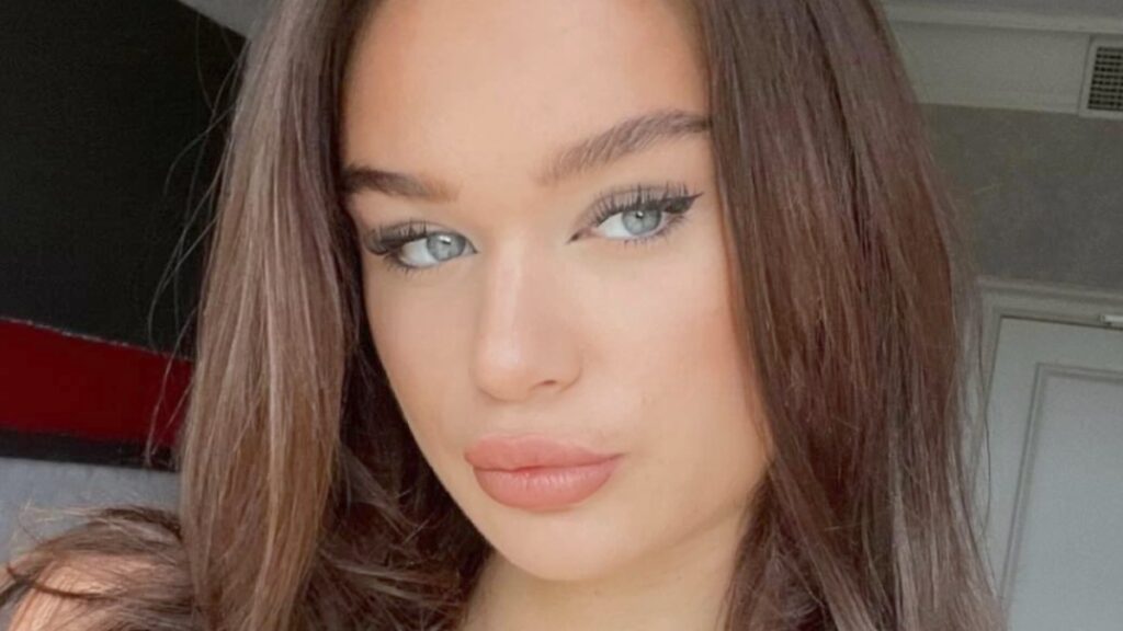 California Gymfluencer Sparks Outrage By ‘Growing Her Glutes’ In Tight Shorts Puck Van Dreth close up