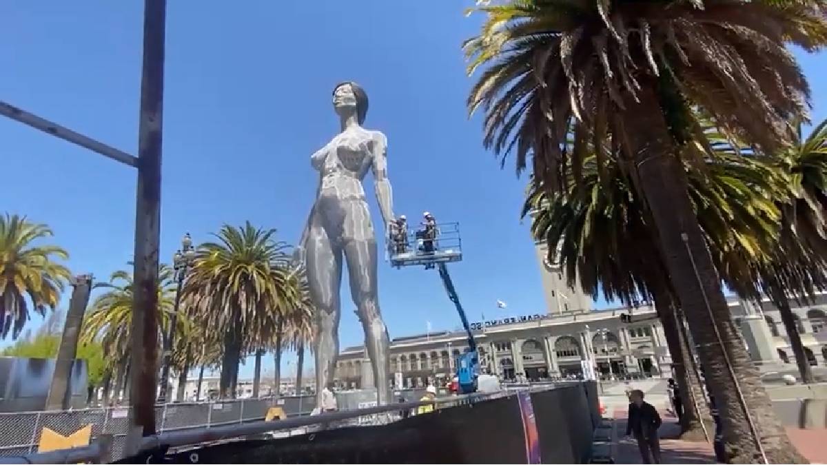 A San Francisco Worker Becomes So Engrossed in His Work That He Gets Caught up in It Too Deeply: ‘I Had No Idea the Statue Was Going to Be Interactive’