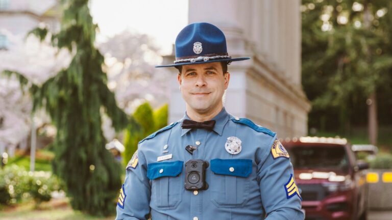 Seattle Cops Want You to Get High in Front of Them… for Research: ‘Finding Creative Ways to Deport You to El Salvador’ Seattle police lets you get high