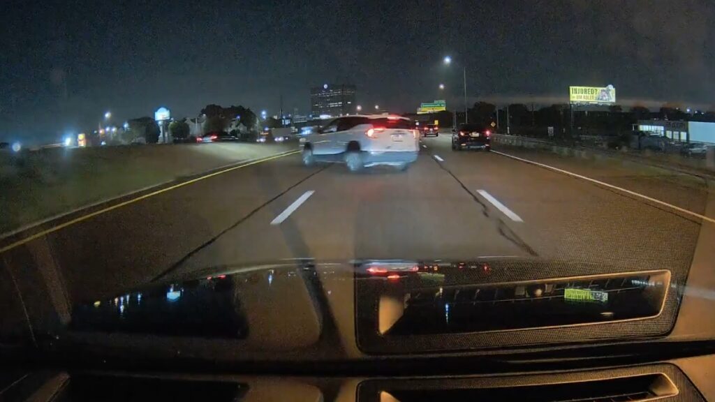 Careless Dallas Driver Almost Causes an Accident on I-35, ‘I Can’t Believe How Lucky They Were to Not Hit Anything’ Dallas Driver Merging Accident