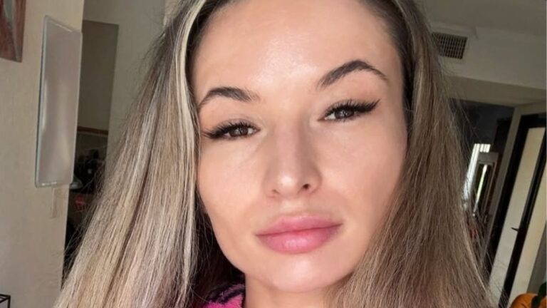 UFC Fighter Maryna Moroz Is ‘So Sexy’ in Neon Lingerie Snap Maryna Moroz selfie