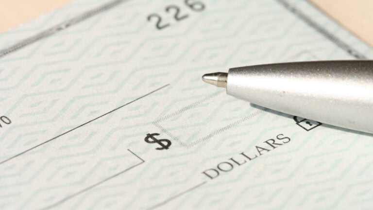 Texas Scammer Uses a ‘Stranger as a Bank’ by Sending Them Bad Checks for Paint Job: 'Classic Scam'