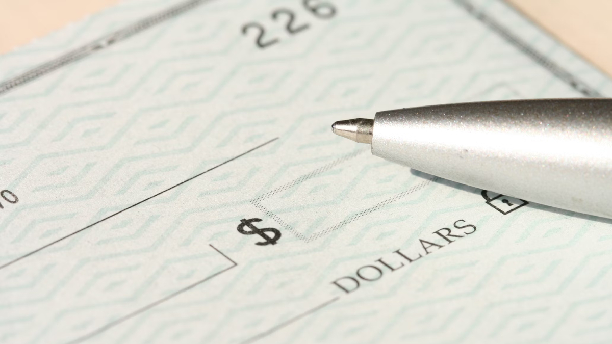 Texas Scammer Uses a ‘Stranger as a Bank’ by Sending Them Bad Checks for Paint Job: ‘Classic Scam’