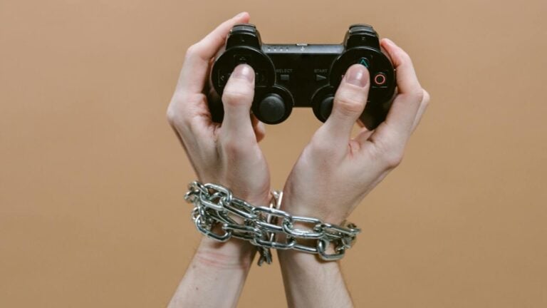 Sony, Microsoft, & Nintendo Want to Politely Remind You That They Can Disable Your Consoles Anytime: ‘Very Childish’ Nintendo, microsoft, and Sony disabled console switch