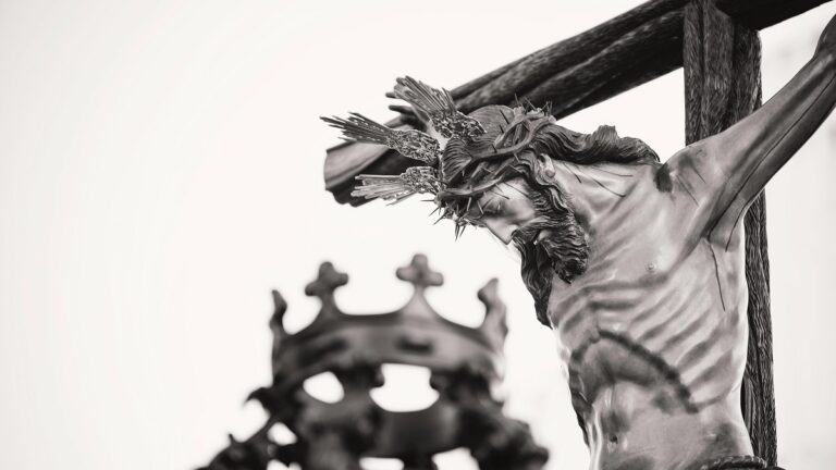 Wyoming Artist Confronted Over Art After Client Discovers They’re Not Christian, ‘I Do Artwork for Everyone’ jesus christ on the cross