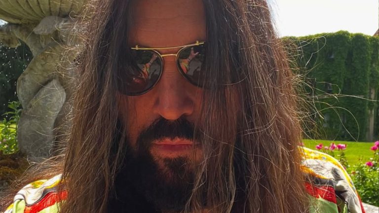 Billy Ray Cyrus’s Latest Post Has Fans Calling Him a ‘WaIking Germ Trap’ Billy Ray Cyrus selfie