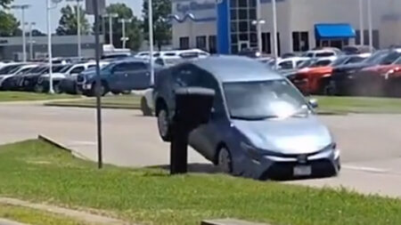 Irate Missouri Drivers On Edge As The Road Itself Decides To Test Their Insurance Policy ‘Hello? State Farm’