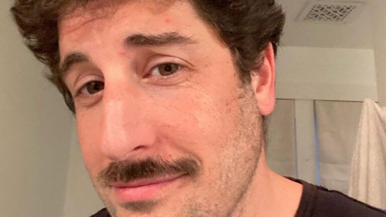 Jason Biggs selfie