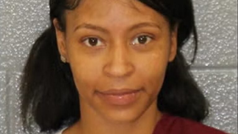 North Carolina Mom Assaults School Officials Who Called Her After Daughter Got in a Fight: ‘Apple Didn’t Fall Far’ Mom starts fight in school