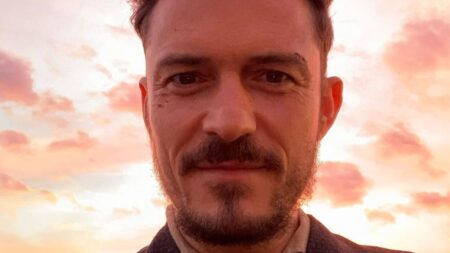 ‘Tacky’ Orlando Bloom Accused Of ‘Cheating Forever’ As Cozy Photos With Mystery Woman Surface Orlando Bloom selfie