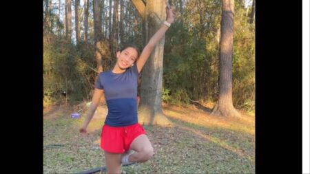 Texas Mother follows her daughter while she runs