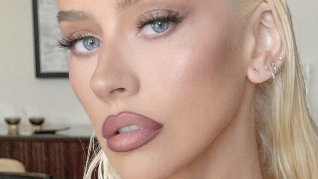 Christina Aguilera ‘Looks Like A Corpse’ In Corset Dress Amid ‘Ozempic’ Weight Loss Christina Aguilera close up