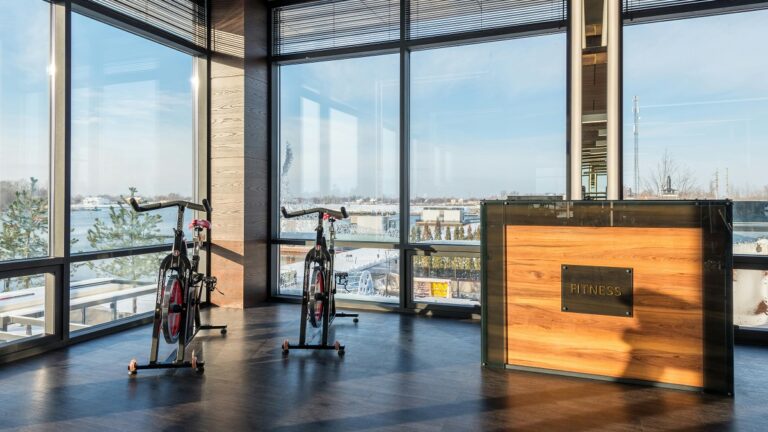 Man Passes Out in Texas Fitness Class and Drama Unfolds