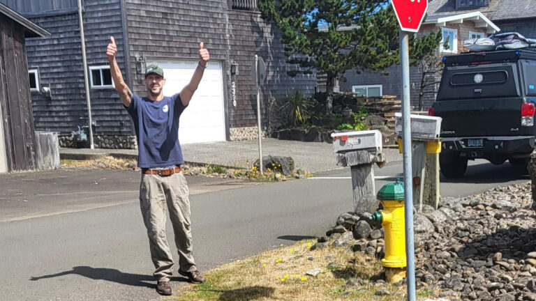 Seaside Oregon Local Threatens to ‘Fill Tourist With Holes’ in Front of Young Kids: ‘Dude Looks Like a Scumbag'