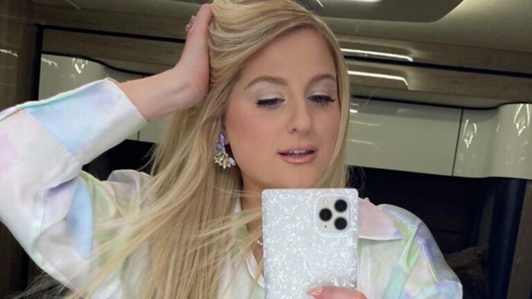Meghan Trainor selfie