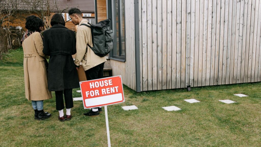 Chicago Landlord Casually Evicts Renter Mom Through Text, Wants Her Out Fast, ‘Is This Even Legal?’ Chicago landlord evicts renter through text