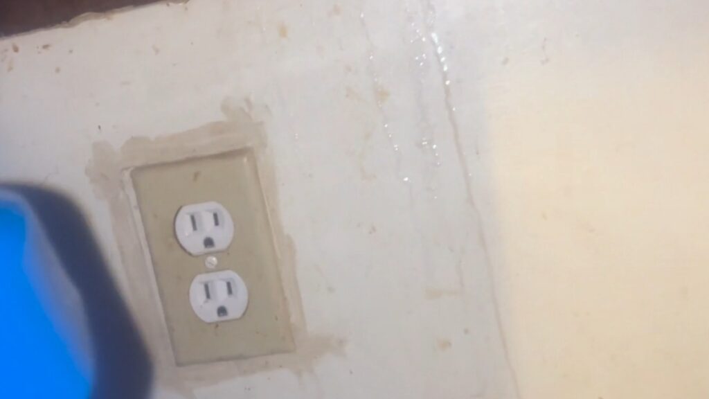 Irresponsible Kentucky Landlady Refuses to Fix Apartment Complex With Leaking Walls, ‘They Need to Resolve This Issue ASAP’ Kentucky Apartment Complex Leaking