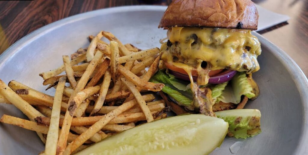 clubhouse at elmwood burger