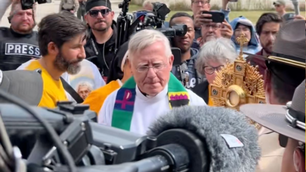 ICE Blocks Chicago Church From Holding Communion: ‘Oh so NOW They Want Separation of Church and State?’