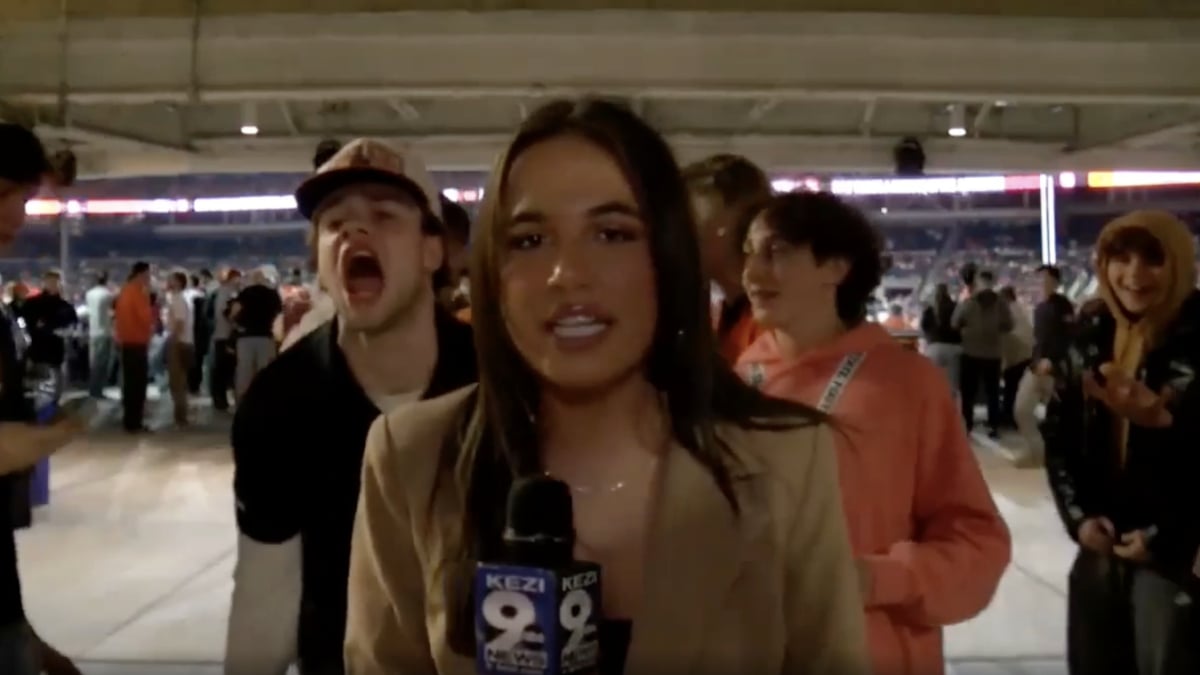 Gang of Men Harass and Scream at Crying Female Oregon Reporter: ‘What a Group of Moronic Buffoons’