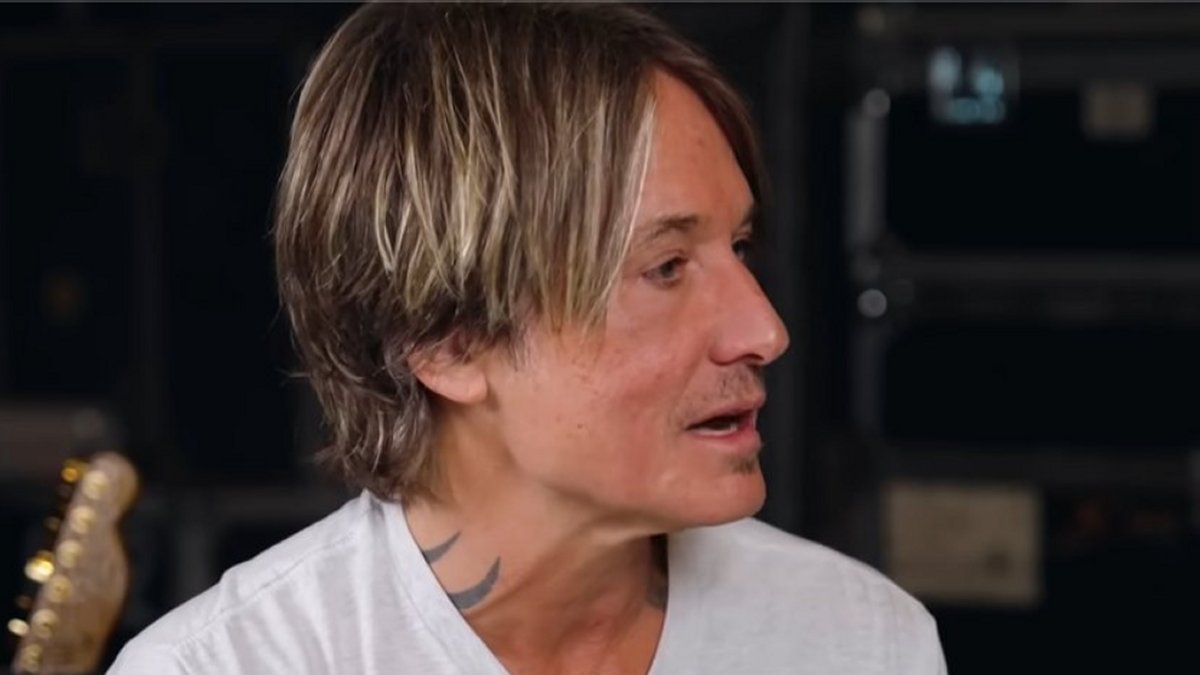 Keith Urban’s Disturbing Stage Moment Sparks Fears of a Downward Spiral: ‘This Isn’t Normal’