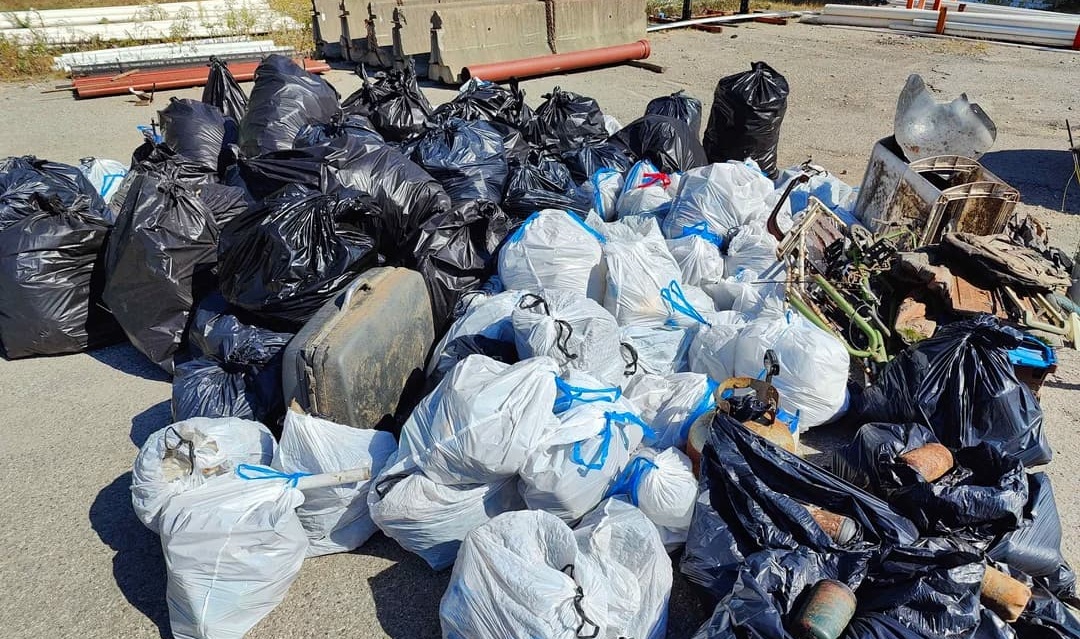 Ohio Volunteers Pull 1,900 Pounds of Trash from the Scioto River in One Morning: ‘People Are Sick!’